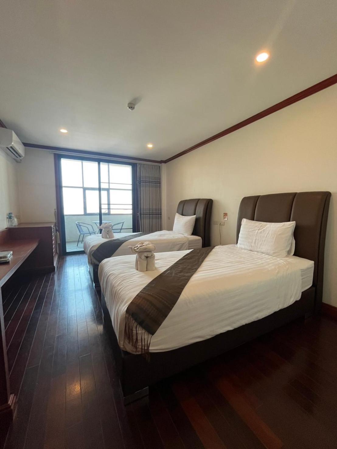 Nakhone Champa Hotel パークセー エクステリア 写真