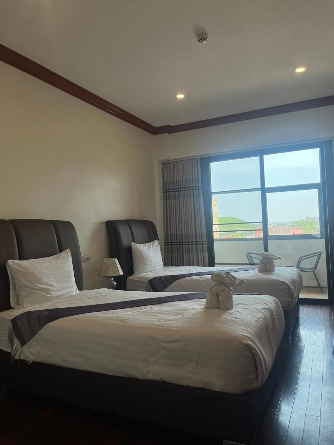 Nakhone Champa Hotel パークセー エクステリア 写真